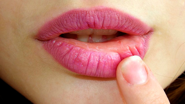 Как ухаживать за кожей осенью: губы